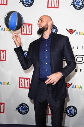 Marcin Gortat (NBA legend) bei der Ankunft zum NBA TIP-OFF-DINNER im Axel Springer Hochhaus in Berlin am 14.01.2026
