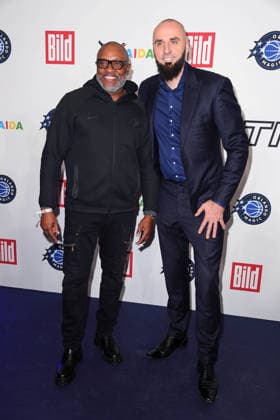 Nick Anderson (NBA legend), Marcin Gortat (NBA legend) bei der Ankunft zum NBA TIP-OFF-DINNER im Axel Springer Hochhaus in Berlin am 14.01.2026