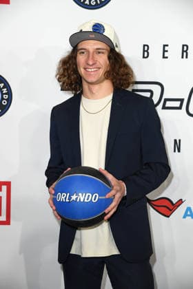 Zac Ryan aka Zac XCVIII bei der Ankunft zum NBA TIP-OFF-DINNER im Axel Springer Hochhaus in Berlin am 14.01.2026