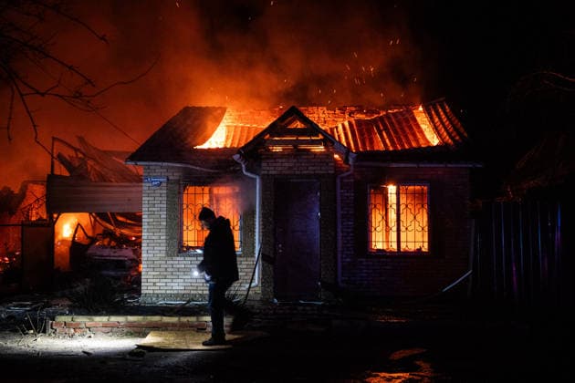 January 14, 2026, Sloviansk, Donetsk Oblast, Ukraine: A building is seen on fire following a Russian Shahed drone strike. Sloviansk Ukraine - ZUMAf192 20260114_zip_f192_012 Copyright: xTommasoxFumagallix
