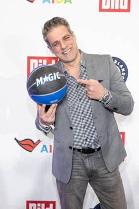 NBA Tip-Off Dinner Axel Springer Carsten Spengemann Tip - off Dinner Der Axel Springer Verlag lädt anläßlich des NBA Spiels am 15.01. zu einem Dinner ins Verlagshaus in Berlin Copyright: xEventpressxFuhrx