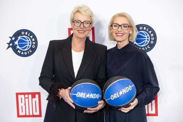 NBA Tip-Off Dinner Axel Springer BILD-Chefredakteurin Marion Horn und Tanja May - Deutsche Boulevard-Journalistin. Sie war stellvertretende Chefredakteurin der Zeitschrift Bunte und ist seit 1. Oktober 2021 Unterhaltungschefin und stellvertretende Chefredakteurin von Bild Tip - off Dinner Der Axel Springer Verlag lädt anläßlich des NBA Spiels am 15.01. zu einem Dinner ins Verlagshaus in Berlin Copyright: xEventpressxFuhrx