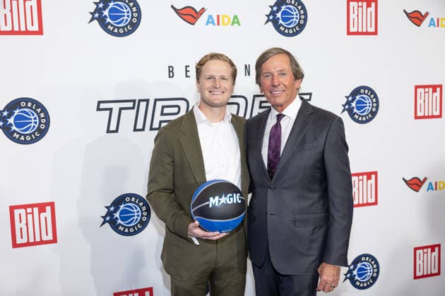 NBA Tip-Off Dinner Axel Springer Orlando-Magic-Governor Dan DeVos und Sohn Cole DeVos Tip - off Dinner Der Axel Springer Verlag lädt anläßlich des NBA Spiels am 15.01. zu einem Dinner ins Verlagshaus in Berlin Copyright: xEventpressxFuhrx