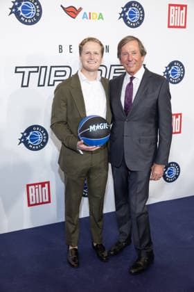 NBA Tip-Off Dinner Axel Springer Orlando-Magic-Governor Dan DeVos und Sohn Cole DeVos Tip - off Dinner Der Axel Springer Verlag lädt anläßlich des NBA Spiels am 15.01. zu einem Dinner ins Verlagshaus in Berlin Copyright: xEventpressxFuhrx