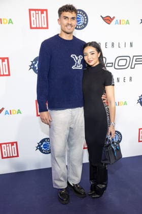 NBA Tip-Off Dinner Axel Springer Tristan da Silva und Freundin Gabrielle Wright Tip - off Dinner Der Axel Springer Verlag lädt anläßlich des NBA Spiels am 15.01. zu einem Dinner ins Verlagshaus in Berlin Copyright: xEventpressxFuhrx