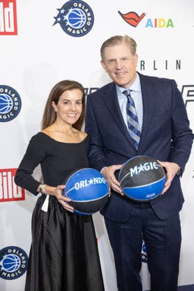 NBA Tip-Off Dinner Axel Springer Charles Freeman President of Business Operations und Begleitung Tip - off Dinner Der Axel Springer Verlag lädt anläßlich des NBA Spiels am 15.01. zu einem Dinner ins Verlagshaus in Berlin Copyright: xEventpressxFuhrx