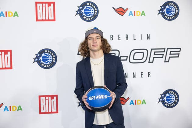 NBA Tip-Off Dinner Axel Springer Zac Ryan (@zacxcviii) on TikTok Tip - off Dinner Der Axel Springer Verlag lädt anläßlich des NBA Spiels am 15.01. zu einem Dinner ins Verlagshaus in Berlin Copyright: xEventpressxFuhrx