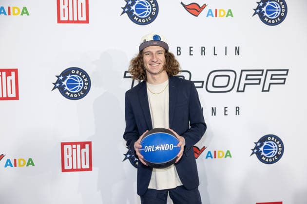 NBA Tip-Off Dinner Axel Springer Zac Ryan (@zacxcviii) on TikTok Tip - off Dinner Der Axel Springer Verlag lädt anläßlich des NBA Spiels am 15.01. zu einem Dinner ins Verlagshaus in Berlin Copyright: xEventpressxFuhrx
