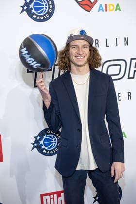 NBA Tip-Off Dinner Axel Springer Zac Ryan (@zacxcviii) on TikTok Tip - off Dinner Der Axel Springer Verlag lädt anläßlich des NBA Spiels am 15.01. zu einem Dinner ins Verlagshaus in Berlin Copyright: xEventpressxFuhrx