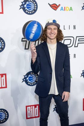 NBA Tip-Off Dinner Axel Springer Zac Ryan (@zacxcviii) on TikTok Tip - off Dinner Der Axel Springer Verlag lädt anläßlich des NBA Spiels am 15.01. zu einem Dinner ins Verlagshaus in Berlin Copyright: xEventpressxFuhrx