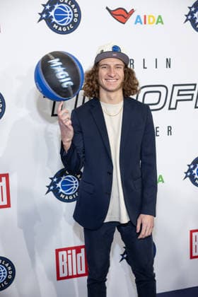 NBA Tip-Off Dinner Axel Springer Zac Ryan (@zacxcviii) on TikTok Tip - off Dinner Der Axel Springer Verlag lädt anläßlich des NBA Spiels am 15.01. zu einem Dinner ins Verlagshaus in Berlin Copyright: xEventpressxFuhrx