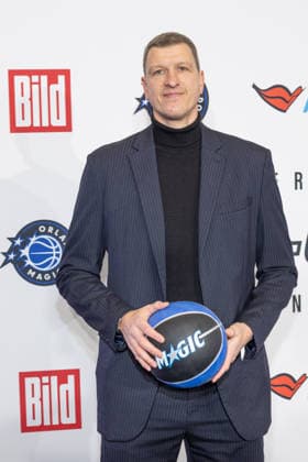 NBA Tip-Off Dinner Axel Springer Patrick Femerling Tip - off Dinner Der Axel Springer Verlag lädt anläßlich des NBA Spiels am 15.01. zu einem Dinner ins Verlagshaus in Berlin Copyright: xEventpressxFuhrx
