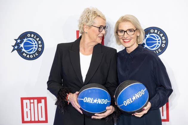 NBA Tip-Off Dinner Axel Springer BILD-Chefredakteurin Marion Horn und Tanja May - Deutsche Boulevard-Journalistin. Sie war stellvertretende Chefredakteurin der Zeitschrift Bunte und ist seit 1. Oktober 2021 Unterhaltungschefin und stellvertretende Chefredakteurin von Bild Tip - off Dinner Der Axel Springer Verlag lädt anläßlich des NBA Spiels am 15.01. zu einem Dinner ins Verlagshaus in Berlin Copyright: xEventpressxFuhrx