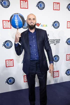 NBA Tip-Off Dinner Axel Springer Marcin Gortat Tip - off Dinner Der Axel Springer Verlag lädt anläßlich des NBA Spiels am 15.01. zu einem Dinner ins Verlagshaus in Berlin Copyright: xEventpressxFuhrx