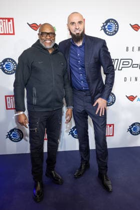 NBA Tip-Off Dinner Axel Springer Nick Anderson und Marcin Gortat Tip - off Dinner Der Axel Springer Verlag lädt anläßlich des NBA Spiels am 15.01. zu einem Dinner ins Verlagshaus in Berlin Copyright: xEventpressxFuhrx