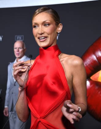 January 14, 2026, New York, Ny, United States: Bella Hadid attends FX s The Beauty Red Carpet Premiere. Held at MoMA The Museum of Modern Art in New York. Zuma Press January 14, 2026. New York United States - ZUMAp281 20260114_zea_p281_028 Copyright: xPhotoxImagexPressx