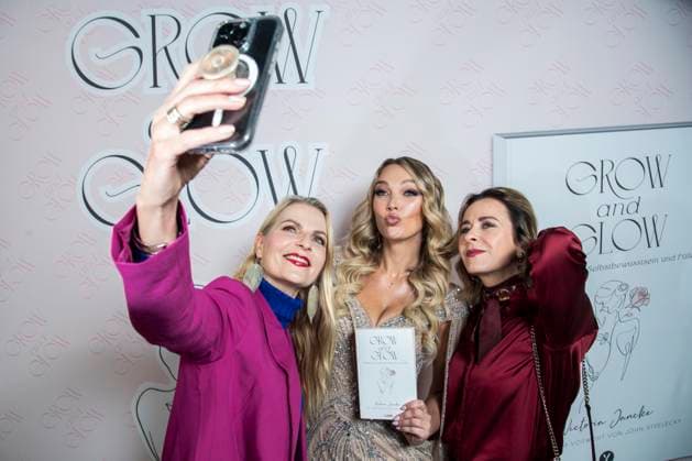 abb: Tanja Bülter Buelter Handy Fotos Victoria Jancke und Bettina Cramer zu Gast beim Book Launchs von Victoria Jancke mit dem Titel Grow & Glow Visit Berlin, in Berlin am 14.01.2026 Berlin Deutschland