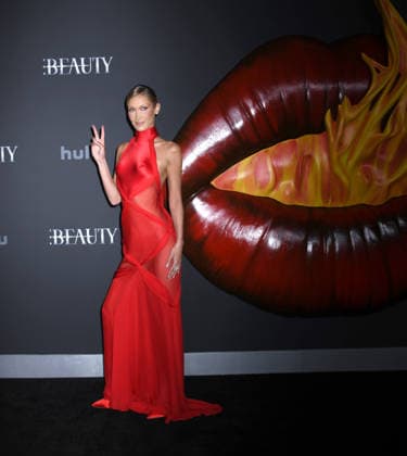 January 14, 2026, New York, Ny, United States: Bella Hadid attends FX s The Beauty Red Carpet Premiere. Held at MoMA The Museum of Modern Art in New York. Zuma Press January 14, 2026. New York United States - ZUMAp281 20260114_zea_p281_040 Copyright: xPhotoxImagexPressx