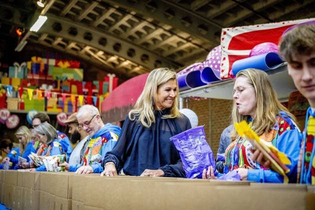 ROTTERDAM - Queen Maxima is paying a working visit to the Jarige Job Foundation in Rotterdam. In the Netherlands, there are children who cannot celebrate their birthdays because they lack the funds at home. The Jarige Job Foundation helps the parents of these children by providing a birthday box with everything they need for a real birthday, both at home and at school. The box contains gifts, streamers, and treats. ROBIN UTRECHT ANP netherlands out - belgium out  Copyright: xx x547566827x originalFilename: 547566827.jpg
