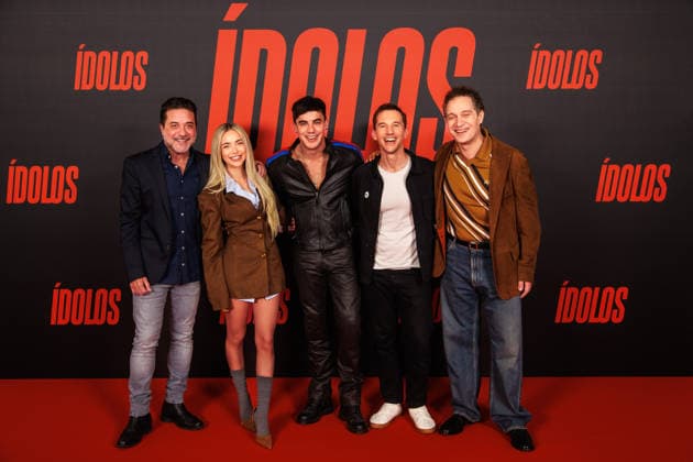 Photocall of the film Ídolos at the Hotel VP in Madrid, Spain - 15 Jan 2026 Enrique Arce, Ana Mena, Óscar Casas, Mat White Cross and Claudio Santamaría attend the photocall of the film Ídolos at the Hotel VP in Madrid. Madrid Spain Copyright: x xMarcoxBaradax xSOPAxImagesx MBARADA_0034