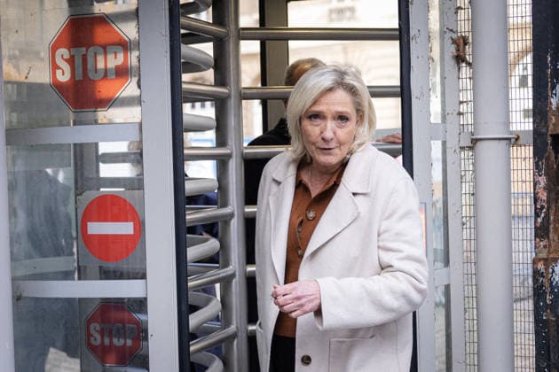 Appeal trial of Marine Le Pen and RN’s officials during a break - Paris AJ French far-right Rassemblement National (RN) party, Marine Le Pen leaves during a break at Paris courthouse before the appeal trial of President of the parliamentary group of the French far-right Rassemblement National (RN) party, Marine Le Pen and officials of French far-right Rassemblement National (RN) party on suspicion of embezzlement of European public funds, in Paris on January 15, 2026. The appeal comes after a court last year barred Le Pen from running for office for five years over a European Parliament fake-jobs scam involving her and other officials from her National Rally party. The hearing is expected to run until February 12, 2026, with a decision expe  Copyright: xJumeauxAlexis ABACAx