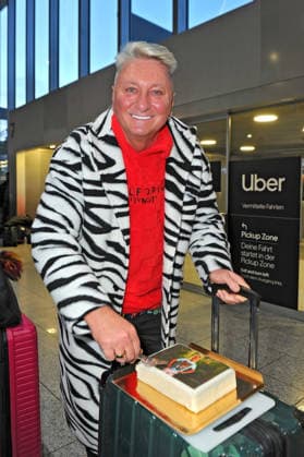 RTL - Dschungelcamp 2026. Hubert Fella anläßlich der Abreise der Kandidaten der RTL - Sendung Ich bin ein Star - holt mich hier raus zum Dschungel-Camp 2026 in Australien am 15.01.2026 auf dem Flughafen Frankfurt Main. 20260115MWI098247