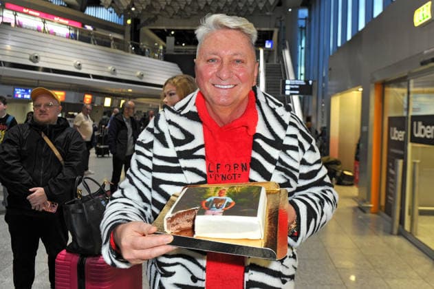 RTL - Dschungelcamp 2026. Hubert Fella anläßlich der Abreise der Kandidaten der RTL - Sendung Ich bin ein Star - holt mich hier raus zum Dschungel-Camp 2026 in Australien am 15.01.2026 auf dem Flughafen Frankfurt Main. 20260115MWI098260