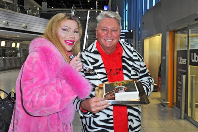 RTL - Dschungelcamp 2026. Hubert Fella und Patrick Mast anläßlich der Abreise der Kandidaten der RTL - Sendung Ich bin ein Star - holt mich hier raus zum Dschungel-Camp 2026 in Australien am 15.01.2026 auf dem Flughafen Frankfurt Main. 20260115MWI098268