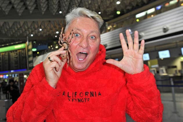 RTL - Dschungelcamp 2026. Hubert Fella anläßlich der Abreise der Kandidaten der RTL - Sendung Ich bin ein Star - holt mich hier raus zum Dschungel-Camp 2026 in Australien am 15.01.2026 auf dem Flughafen Frankfurt Main. 20260115MWI098318
