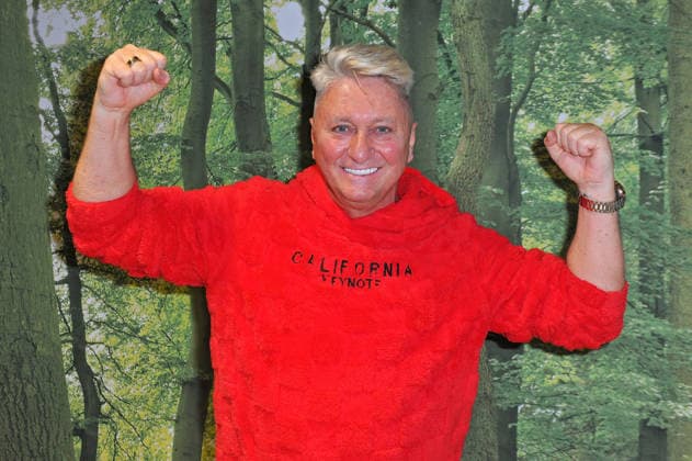 RTL - Dschungelcamp 2026. Hubert Fella anläßlich der Abreise der Kandidaten der RTL - Sendung Ich bin ein Star - holt mich hier raus zum Dschungel-Camp 2026 in Australien am 15.01.2026 auf dem Flughafen Frankfurt Main. 20260115MWI098387