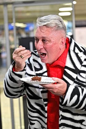 RTL - Dschungelcamp 2026. Hubert Fella anläßlich der Abreise der Kandidaten der RTL - Sendung Ich bin ein Star - holt mich hier raus zum Dschungel-Camp 2026 in Australien am 15.01.2026 auf dem Flughafen Frankfurt Main. 20260115MWI098608