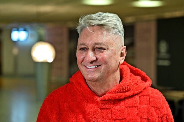 RTL - Dschungelcamp 2026. Hubert Fella anläßlich der Abreise der Kandidaten der RTL - Sendung Ich bin ein Star - holt mich hier raus zum Dschungel-Camp 2026 in Australien am 15.01.2026 auf dem Flughafen Frankfurt Main. 20260115MWI098744