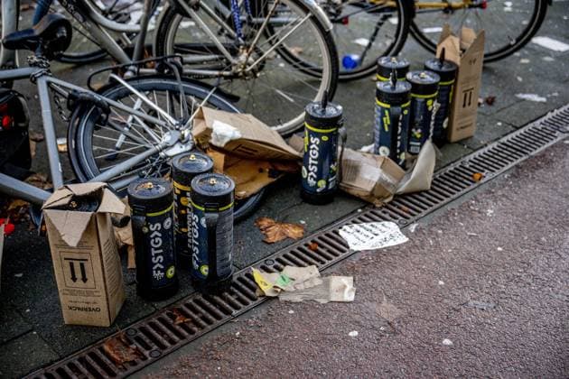 ROTTERDAM - Law enforcement officers remove 100 nitrous oxide cylinders from Rotterdam s streets every day. Using nitrous oxide as a drug is strictly illegal and has been banned since 2023, yet it remains immensely popular. Because there s no longer a deposit on them, Rotterdam residents all too often find nitrous oxide cylinders on their streets. nitrous oxide cylinder ROBIN UTRECHT ANP netherlands out - belgium out  Copyright: xx x547605043x originalFilename: 547605043.jpg