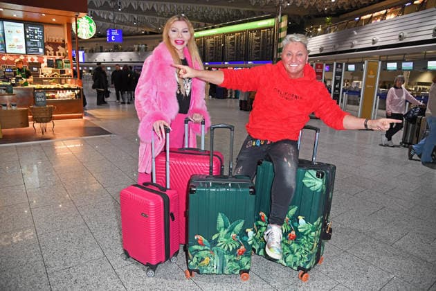 Hubert Fella mit bestem Freund Patrick Kroner - Abflug der Kandidaten der RTL TV-Show ICH BIN EIN STAR, HOLT MICH HIER RAUS am Frankfurter Flughafen in Frankfurt am Main am 15.01.2026