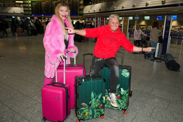 RTL Dschungelcamp - Frankfurt 2026. Hubert Fella & Patrick Mast bei der Abreise zur RTL-Sendung Ich bin ein Star Holt mich hier raus. Dschungelcamp 2026 am Flughafen Frankfurt. Frankfurt Flughafen Hessen
