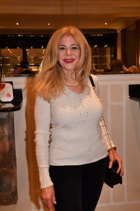 Julia Kent Premiere Wer schießt auf Frau Hummel? Komödie im Hotel Bayerischen Hof München 15. Januar 2026