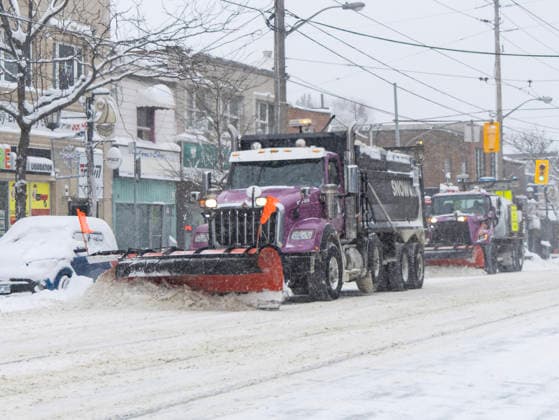(260115) -- TORONTO, Jan. 15, 2026 -- Snow plows clear snow on a street in Toronto, Canada, on Jan. 15, 2026. (Photo by Zou Zheng Xinhua) CANADA-TORONTO-SNOWFALL LinxWei 