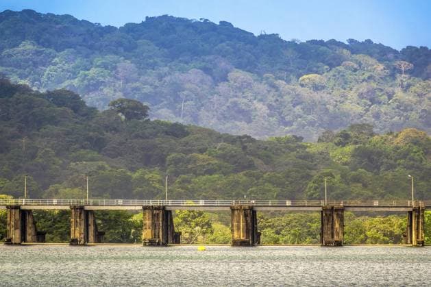 Der Damm am Gatun See, Panamakanal, Panama, Mittelamerika The Dam On Gatun Lake, Panama Canal, Panama, Central America Copyright: imageBROKER GrahamxMulrooney ibliqx16165116.jpg