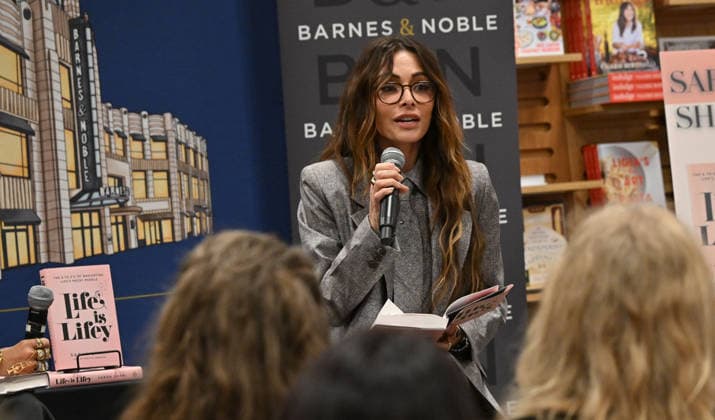 Sarah Shahi book signing Sarah Shahi at Sarah Shahi book signing: Life is Lifey: The A to Z™s of Naviagating Life™s Messy Middle at Barnes and Noble at The Grove on January 15, 2025 in Los Angeles, CA. Los Angeles Barnes and Noble at The Grove California USA Copyright: xLISAxOConnor AFF-USA.comx