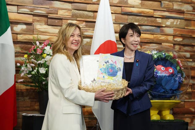 News Bilder des Tages Japan-Italy Summit Takes Place In Tokyo TOKYO, JAPAN - JANUARY 16: (----EDITORIAL USE ONLY - MANDATORY CREDIT - TAKASHI AOYAMA GETTY IMAGES POOL - NO MARKETING NO ADVERTISING CAMPAIGNS - DISTRIBUTED AS A SERVICE TO CLIENTS----) Italy s Prime Minister Georgia Meloni (L) and Japan s Prime Minister Sanae Takaichi take part in the Japan-Italy summit meeting on January 16, 2026 in Tokyo, Japan. The visit to Japan by Meloni president marks a significant bilateral step for the two countries. TAKASHI AOYAMA GETTY IMAGES POOL Anadolu Tokyo Japan. Editorial use only. Please get in touch for any other usage.  Copyright: x2026xAnadoluxTAKASHIxAOYAMAx xGETTYxIMAGESx POOLx