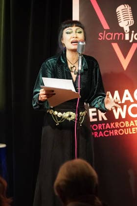 Aileen Schneider tritt beim Slam Jam im Büttelborner Cafe Extra auf - Büttelborn 15.01.2026: Slam Jam im Cafe Extra
