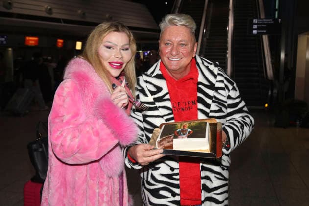 Patrick Mast und Hubert Fella bei der Abreise der Dschungelcamp-Kandidaten der RTL Reality-TV-Show Ich bin ein Star - holt mich hier raus nach Australien auf dem Flughafen Frankfurt am Main. Frankfurt, 15.01.2026