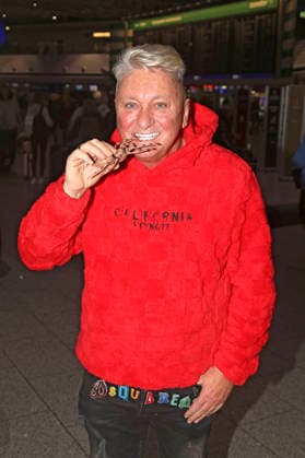 Hubert Fella bei der Abreise der Dschungelcamp-Kandidaten der RTL Reality-TV-Show Ich bin ein Star - holt mich hier raus nach Australien auf dem Flughafen Frankfurt am Main. Frankfurt, 15.01.2026