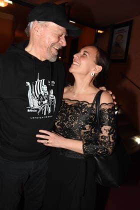 Darsteller Dirk Galuba, Schauspieler Frau Enrica Muenchen 15 01 2026 Komoedie im Bayerischen Hof Premiere Wer schiesst auf Frau Hummel Foto Muenchen