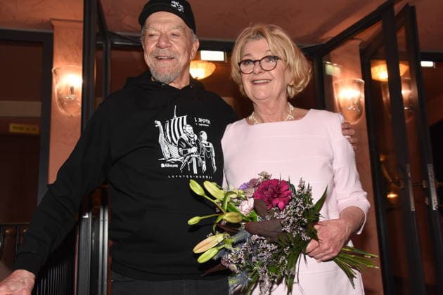 Darsteller Dirk Galuba, Schauspieler Saskia Vester, Schauspielerin Muenchen 15 01 2026 Komoedie im Bayerischen Hof Premiere Wer schiesst auf Frau Hummel Foto Bernd Muenchen Muenchen