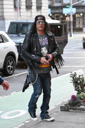 Slash from Guns N Roses spotted arriving at the Soho Sessions where he is performing tonight in New York City Featuring: Slash Where: New York City, New York, United States When: 15 Jan 2026 Credit: Elder Ordonez INSTARimages EDITORIAL USE ONLY. NOT FOR USE BY NEWSPAPERS BASED IN THE UK. Copyright: xx instar55385981