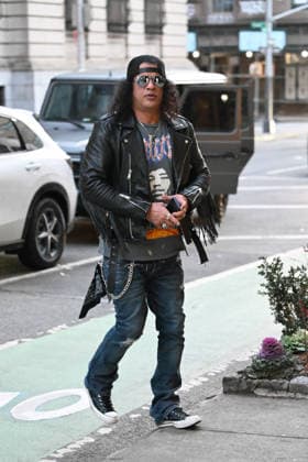Slash from Guns N Roses spotted arriving at the Soho Sessions where he is performing tonight in New York City Featuring: Slash Where: New York City, New York, United States When: 15 Jan 2026 Credit: Elder Ordonez INSTARimages EDITORIAL USE ONLY. NOT FOR USE BY NEWSPAPERS BASED IN THE UK. Copyright: xx instar55385986