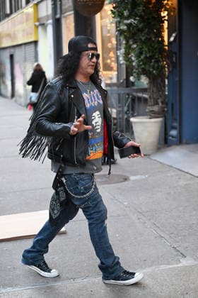 Slash from Guns N Roses spotted arriving at the Soho Sessions where he is performing tonight in New York City Featuring: Slash Where: New York City, New York, United States When: 15 Jan 2026 Credit: Elder Ordonez INSTARimages EDITORIAL USE ONLY. NOT FOR USE BY NEWSPAPERS BASED IN THE UK. Copyright: xx instar55385988