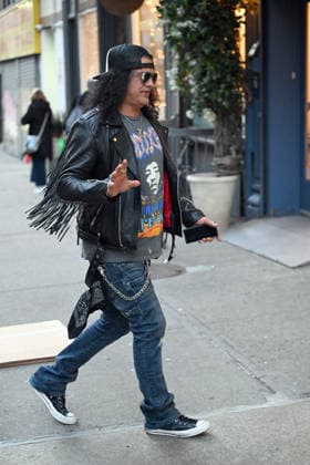 Slash from Guns N Roses spotted arriving at the Soho Sessions where he is performing tonight in New York City Featuring: Slash Where: New York City, New York, United States When: 15 Jan 2026 Credit: Elder Ordonez INSTARimages EDITORIAL USE ONLY. NOT FOR USE BY NEWSPAPERS BASED IN THE UK. Copyright: xx instar55385989