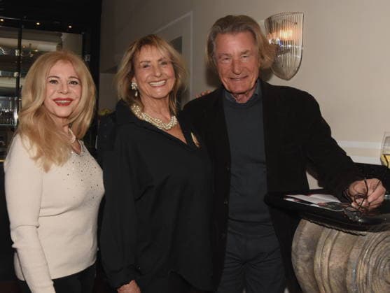 Julia Kent Schauspielerin Diana Koerner Schauspielerin Muenchen 15 01 2026 Komoedie im Bayerischen Hof Premiere Wer schiesst auf Frau Hummel Foto Bernd Muenchen Muenchen